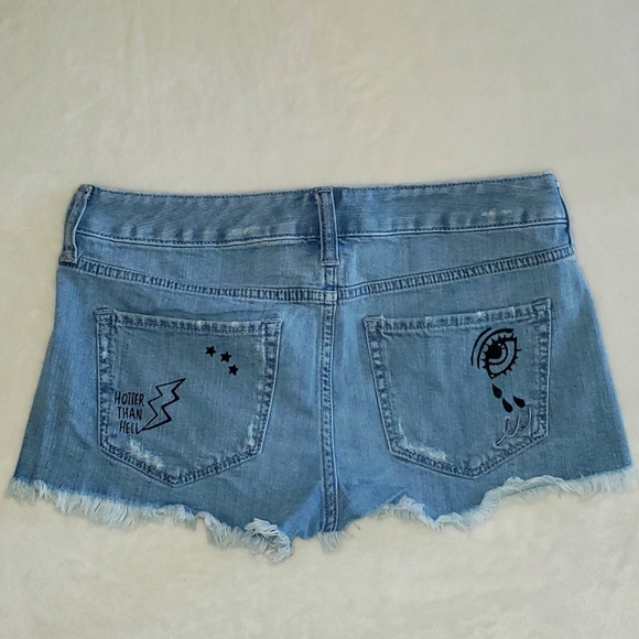 Express Distressed Raw Hem Rose Accent Blue Denim Shorts - Picture 3 of 3